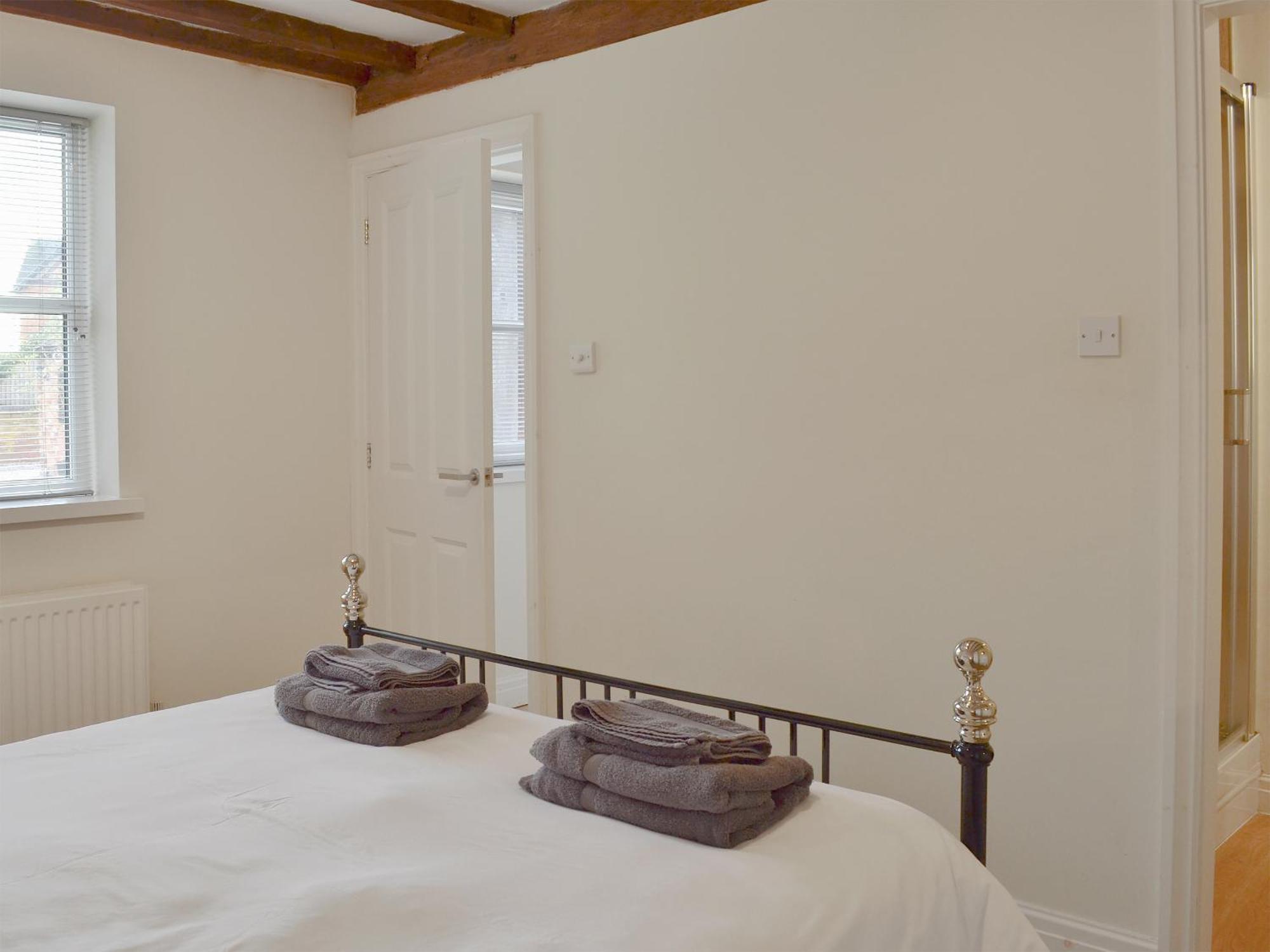 The Old Stables Villa Standon ภายนอก รูปภาพ