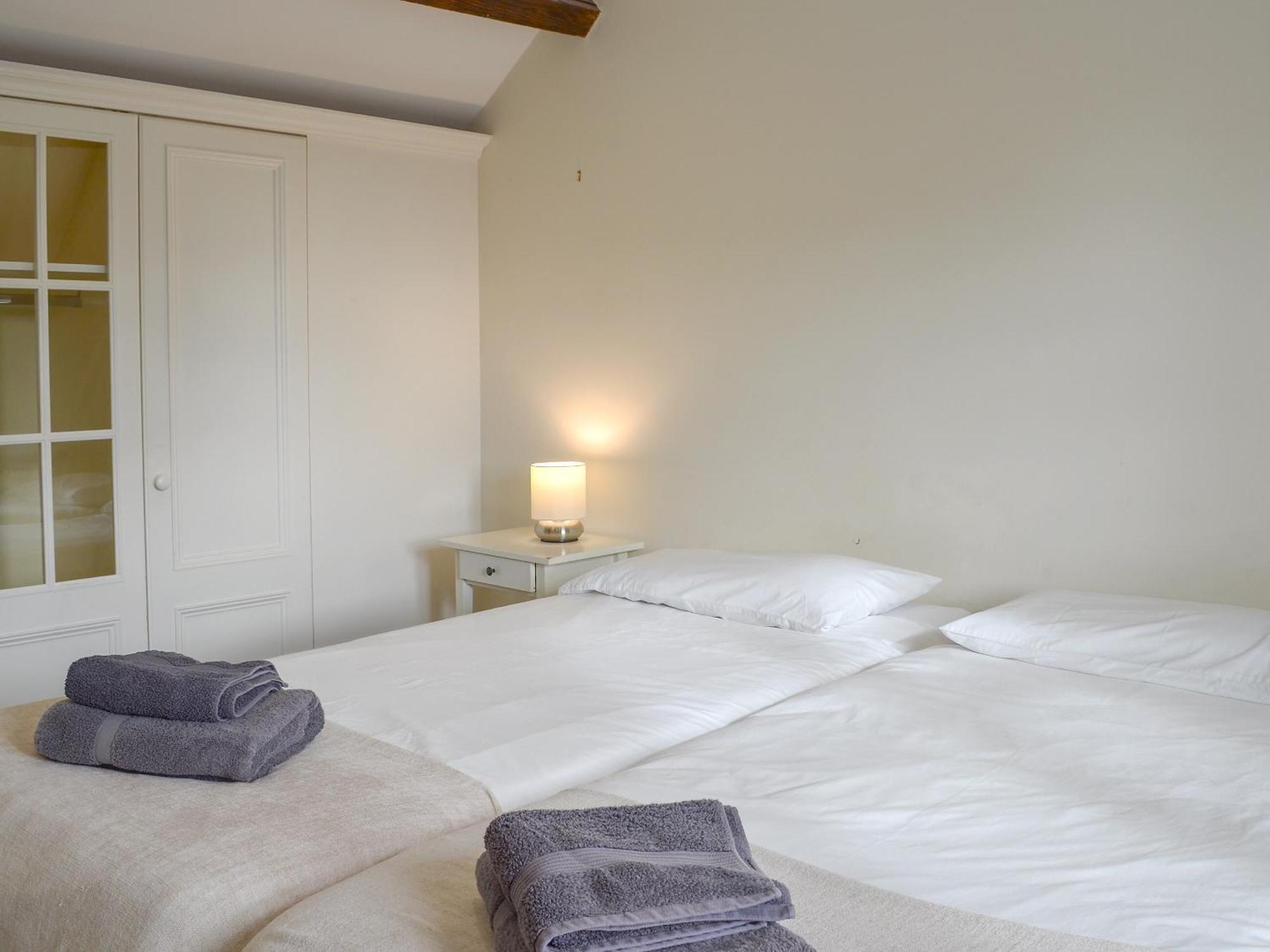 The Old Stables Villa Standon ภายนอก รูปภาพ
