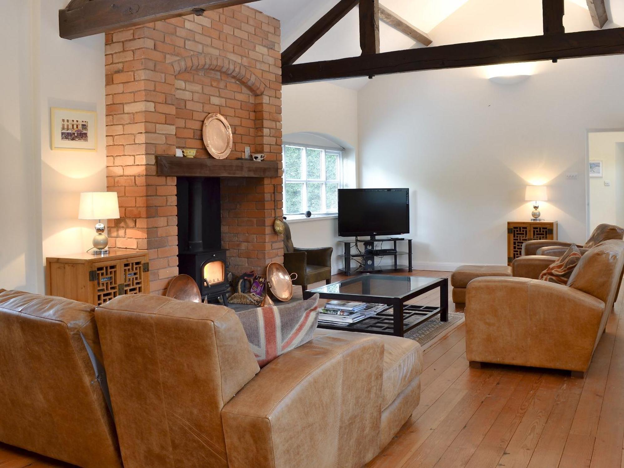 The Old Stables Villa Standon ภายนอก รูปภาพ