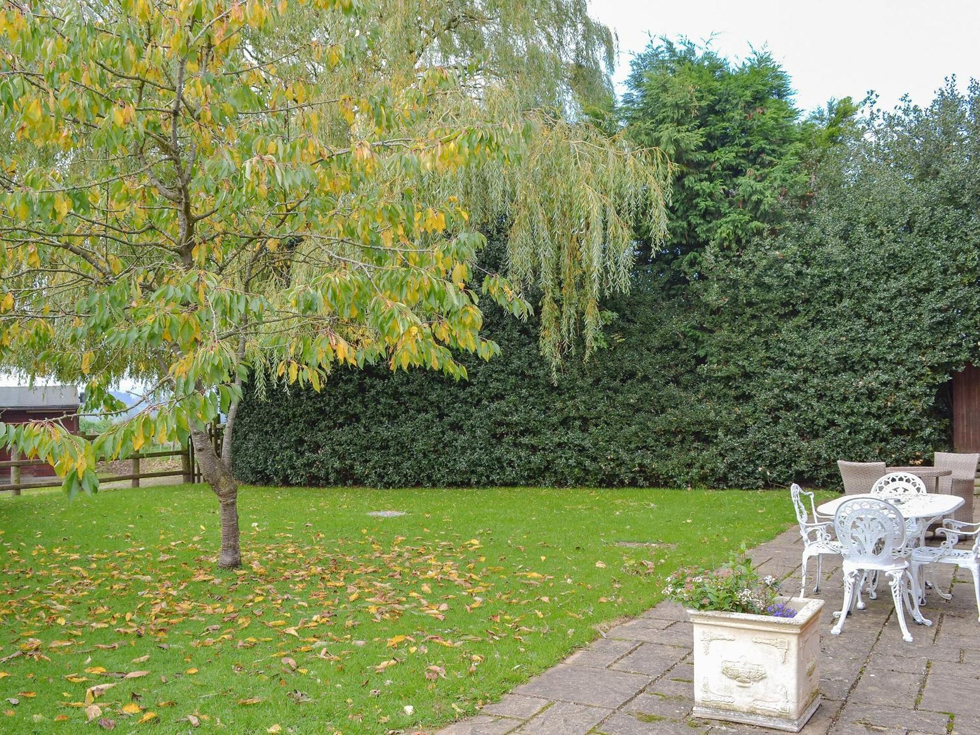 The Old Stables Villa Standon ภายนอก รูปภาพ