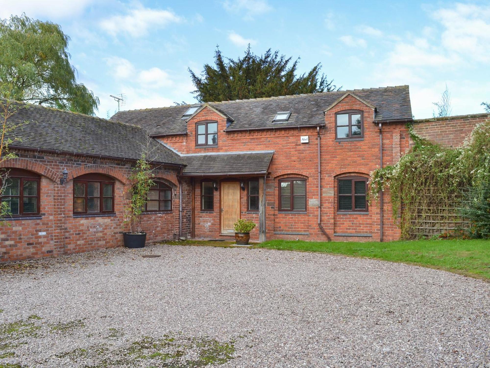 The Old Stables Villa Standon ภายนอก รูปภาพ