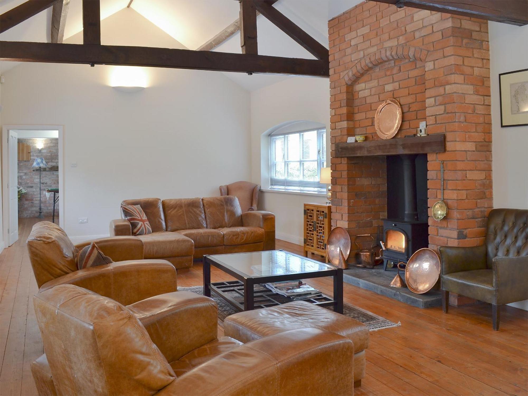 The Old Stables Villa Standon ภายนอก รูปภาพ
